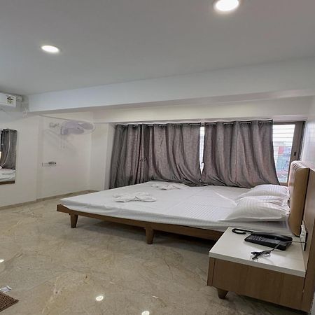 Hotel Ruchi Executive Сатара Екстер'єр фото