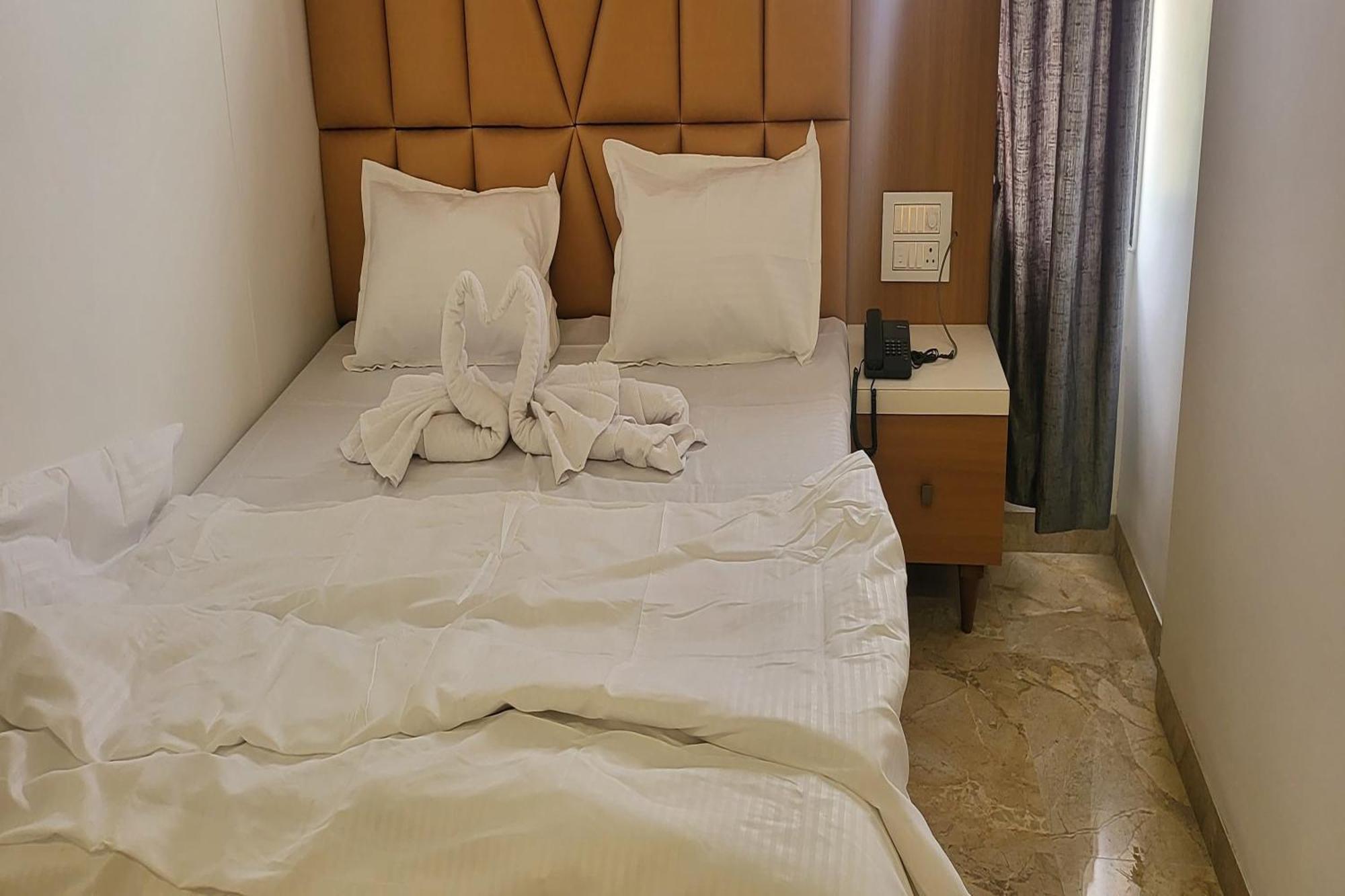 Hotel Ruchi Executive Сатара Екстер'єр фото
