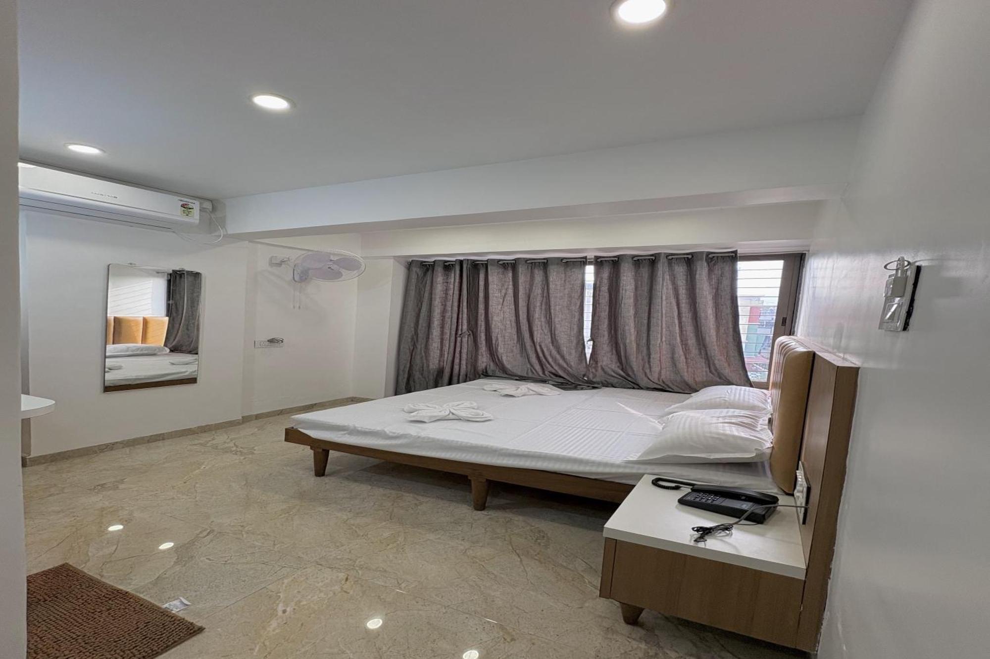 Hotel Ruchi Executive Сатара Екстер'єр фото